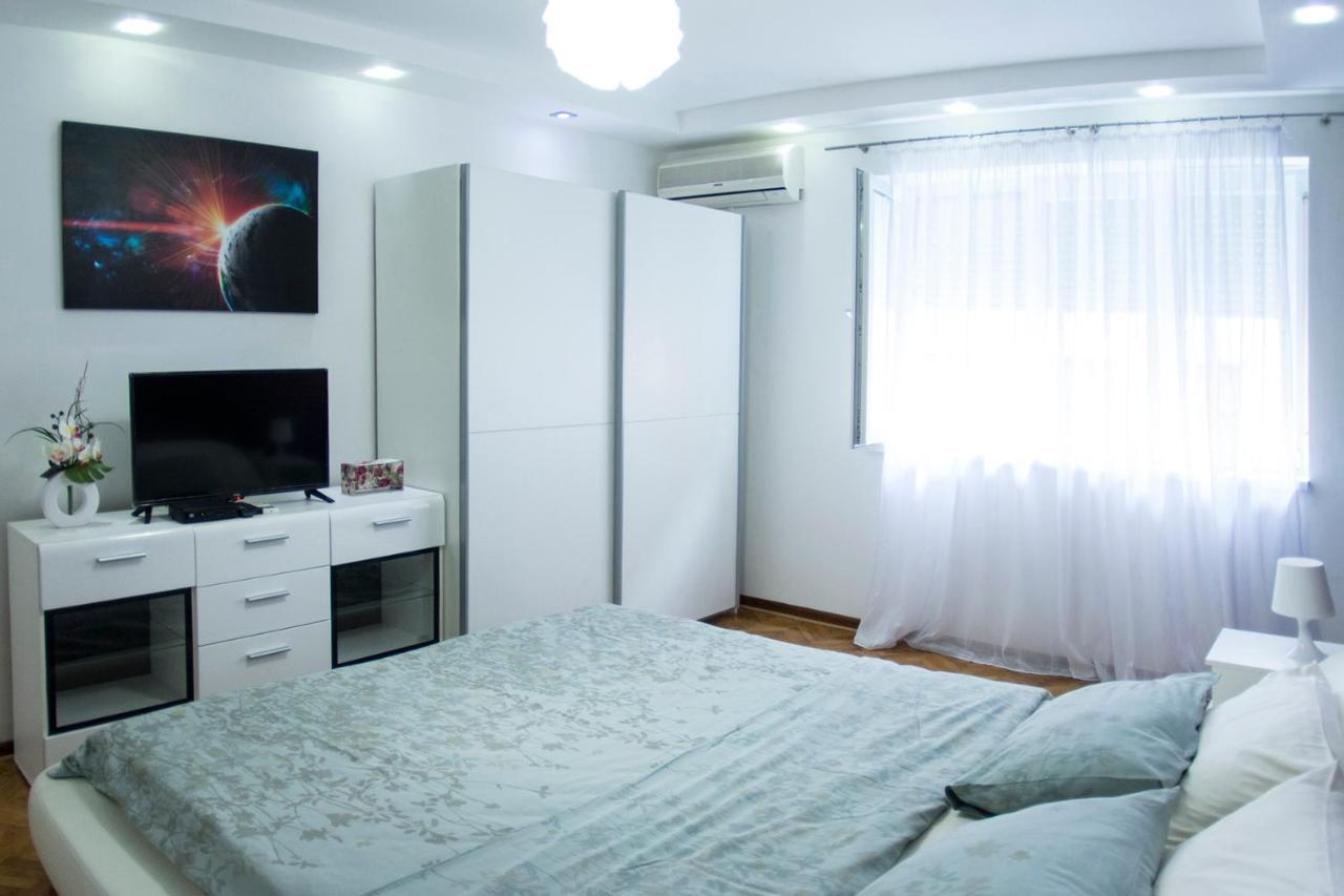 White Night City Center Apartman ベオグラード エクステリア 写真